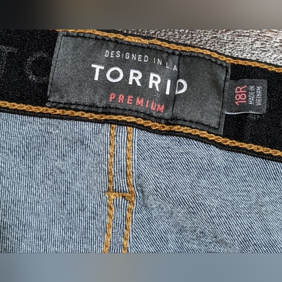 Torrid Sky High Skinny Crop Dark Wash Size 18R - Picture 4 of 5